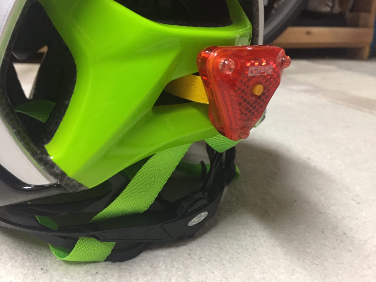 ブルベ装備】OGKのAERO-R1に装着可能なヘルメット用リアライトを求めて