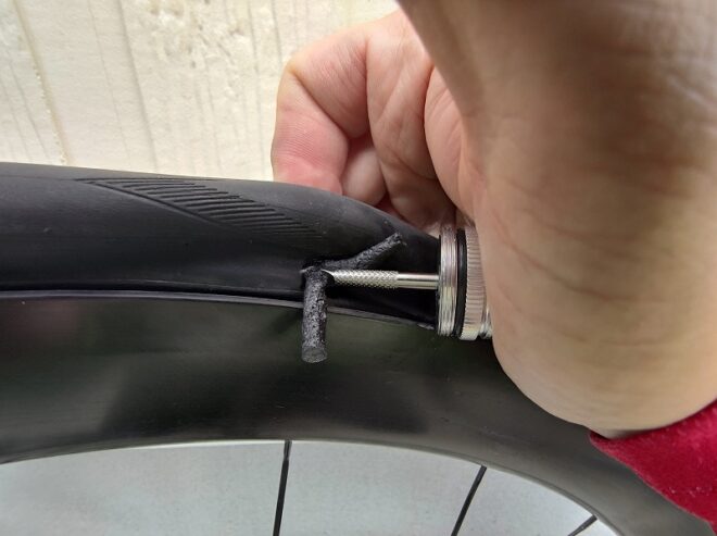 チューブレス用のプラグ系 パンク修理キットは、ロードバイクに使えるのか？その１：レザイン チューブレスキット | 自転車＆家つくり日記！